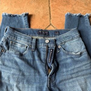 Lucky Brand Frayed Hem Cropped Blue Jeans